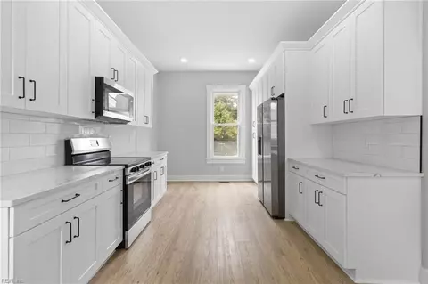 Entry Way - 241 W 36th St, Norfolk, VA 23504 photo 5 of 11