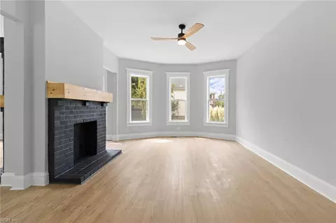 Living - 241 W 36th St, Norfolk, VA 23504 photo 3 of 7