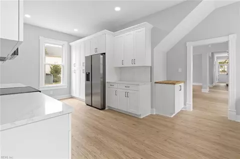 Entry Way - 241 W 36th St, Norfolk, VA 23504 photo 6 of 11