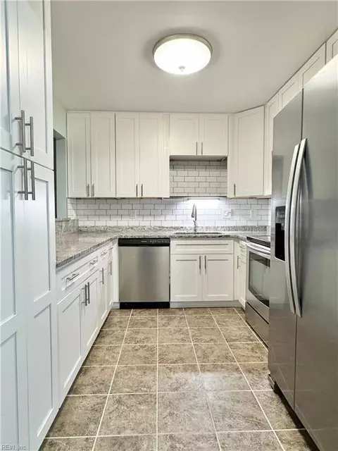 Kitchen - 7 Loquat Pl, Hampton, VA 23666 photo 2 of 3
