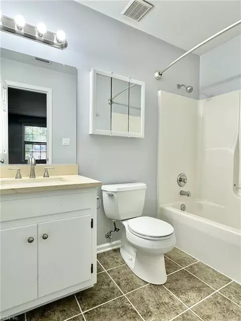 Bath - 7 Loquat Pl, Hampton, VA 23666 photo 1 of 4