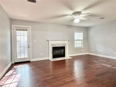 Living - 7 Loquat Pl, Hampton, VA 23666 photo 1 of 2