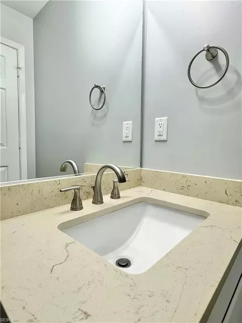 Bath - 7 Loquat Pl, Hampton, VA 23666 photo 2 of 4