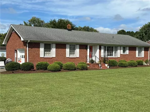 901 Kimberly Dr, Franklin, VA 23851