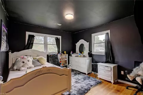 Bedroom - 16 Alexander Dr, Hampton, VA 23664 photo 3 of 5