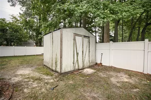 Exterior - 16 Alexander Dr, Hampton, VA 23664 photo 7 of 9