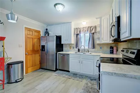 Kitchen - 16 Alexander Dr, Hampton, VA 23664 photo 1 of 2