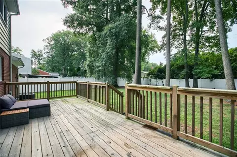 Exterior - 16 Alexander Dr, Hampton, VA 23664 photo 6 of 9