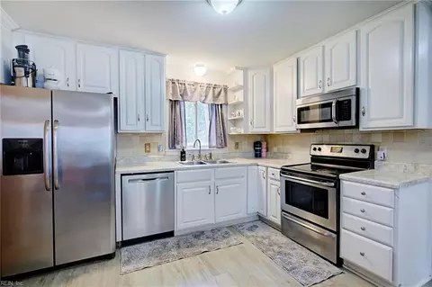 Kitchen - 16 Alexander Dr, Hampton, VA 23664 photo 2 of 2