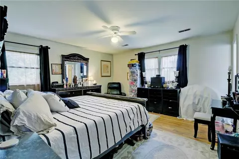 Bedroom - 16 Alexander Dr, Hampton, VA 23664 photo 4 of 5
