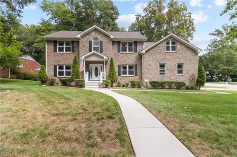 90 Hermitage Rd, Newport News, VA 23606