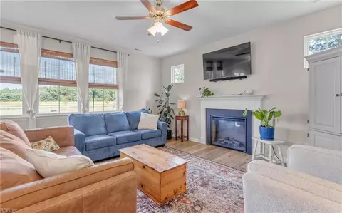 1656 Head Of River Rd, Chesapeake, VA 23322