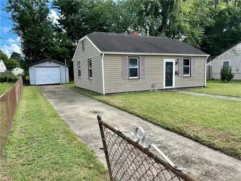 Exterior - 2720 Rosalee Dr, Hampton, VA 23661 photo 2 of 7