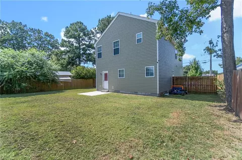 Exterior - 607 Amick Rd, Chesapeake, VA 23325 photo 7 of 9
