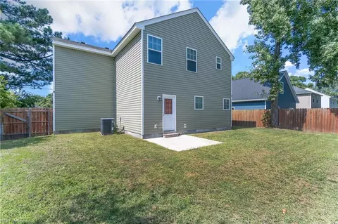 Exterior - 607 Amick Rd, Chesapeake, VA 23325 photo 5 of 9
