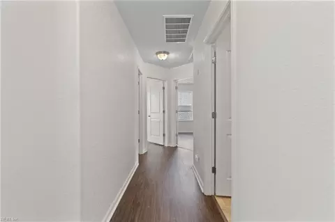 Entry Way - 607 Amick Rd, Chesapeake, VA 23325 photo 8 of 9