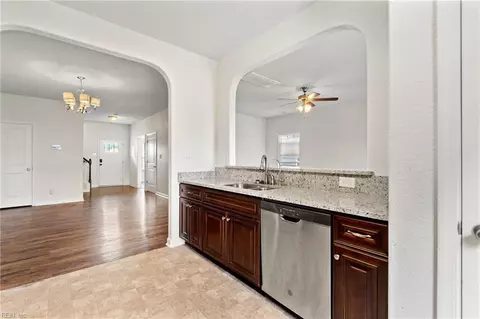 Entry Way - 607 Amick Rd, Chesapeake, VA 23325 photo 6 of 9