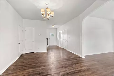 Entry Way - 607 Amick Rd, Chesapeake, VA 23325 photo 3 of 9