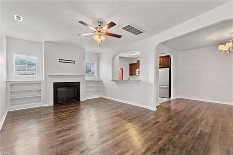 Living - 607 Amick Rd, Chesapeake, VA 23325 photo 3 of 3