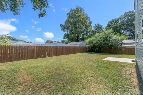 Exterior - 607 Amick Rd, Chesapeake, VA 23325 photo 8 of 9