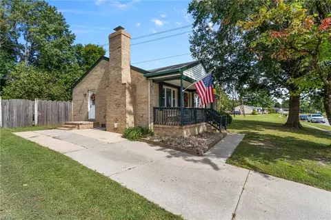 3229 Hancock Dr, Chesapeake, VA 23323