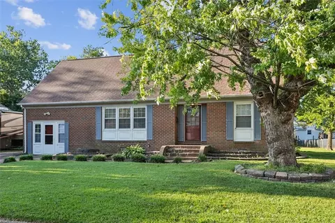 133 Raymond Dr, Hampton, VA 23666