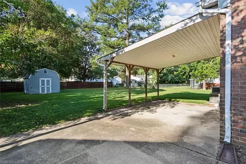 Exterior - 133 Raymond Dr, Hampton, VA 23666 photo 3 of 6