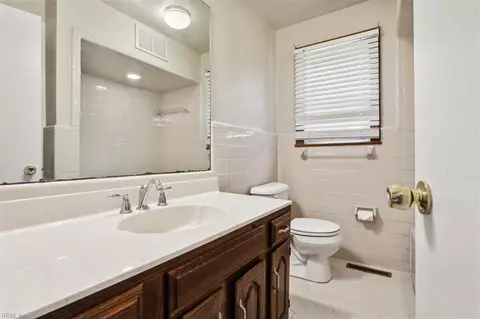 Bath - 133 Raymond Dr, Hampton, VA 23666 photo 3 of 6