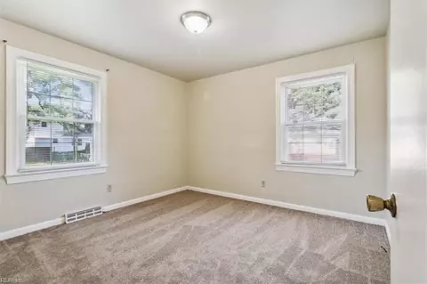 Bedroom - 133 Raymond Dr, Hampton, VA 23666 photo 2 of 10