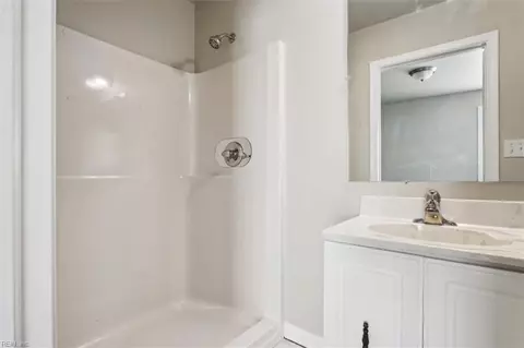 Bath - 133 Raymond Dr, Hampton, VA 23666 photo 1 of 6