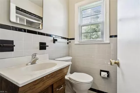 Bath - 133 Raymond Dr, Hampton, VA 23666 photo 5 of 6