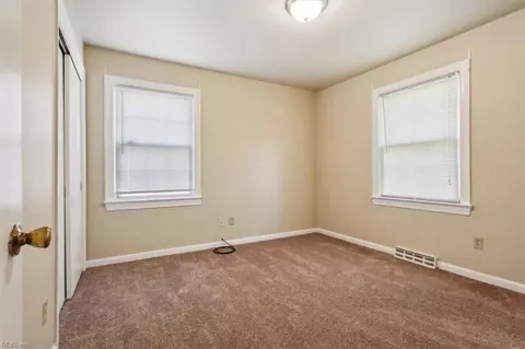 Bedroom - 133 Raymond Dr, Hampton, VA 23666 photo 4 of 10