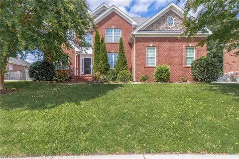 825 Redleafe Cir, Chesapeake, VA 23320