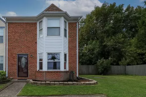 626 Nottaway Dr, Chesapeake, VA 23320