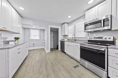 Entry Way - 2819 Grandy Ave, Norfolk, VA 23509 photo 1 of 3