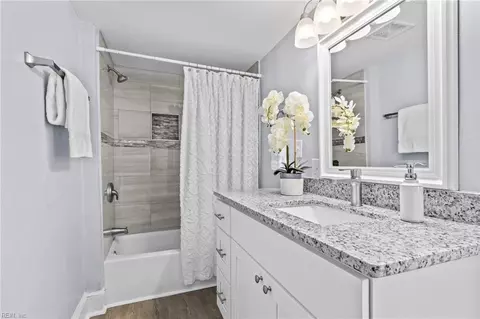 Bath - 2819 Grandy Ave, Norfolk, VA 23509 photo 1 of 2
