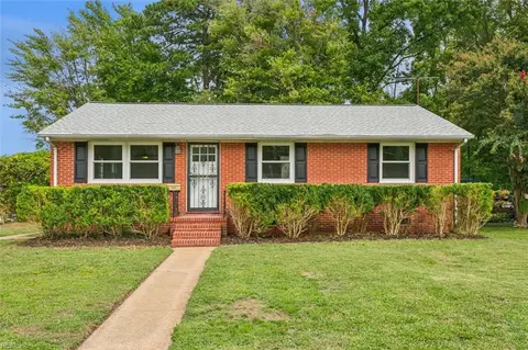 842 Redheart Dr, Hampton, VA 23666