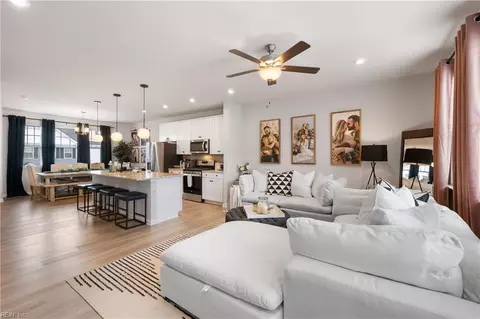 424 Asuza St, Chesapeake, VA 23323