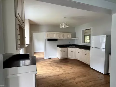 199 Liberty St, Dendron, VA 23839 photo 6
