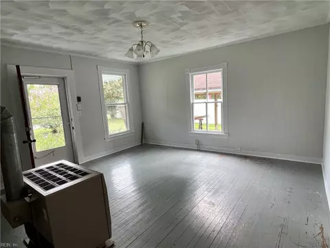 199 Liberty St, Dendron, VA 23839 photo 4