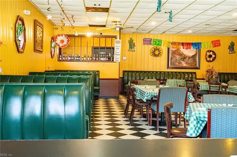Dining - 6870 Main St, Gloucester, VA 23061 photo 3 of 5