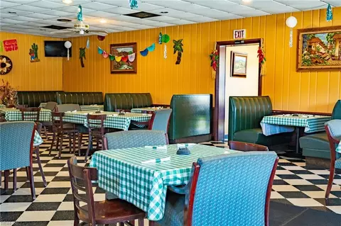 Dining - 6870 Main St, Gloucester, VA 23061 photo 4 of 5