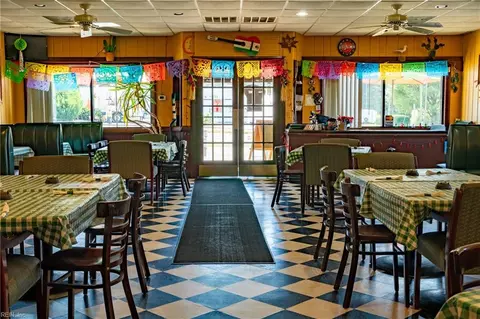 Dining - 6870 Main St, Gloucester, VA 23061 photo 2 of 5