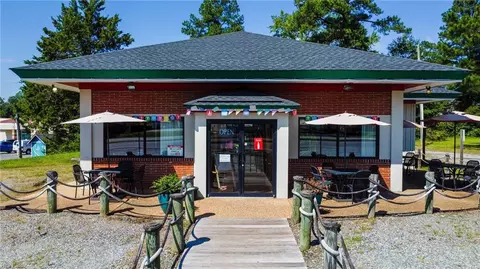 6870 Main St, Gloucester, VA 23061