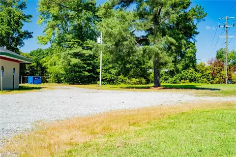 Exterior - 6870 Main St, Gloucester, VA 23061 photo 2 of 5