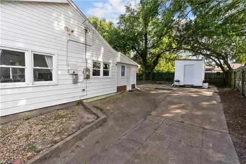 Exterior - 929 Spaulding Dr, Norfolk, VA 23513 photo 5 of 8