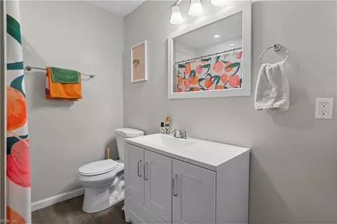 Bath - 929 Spaulding Dr, Norfolk, VA 23513 photo 2 of 2