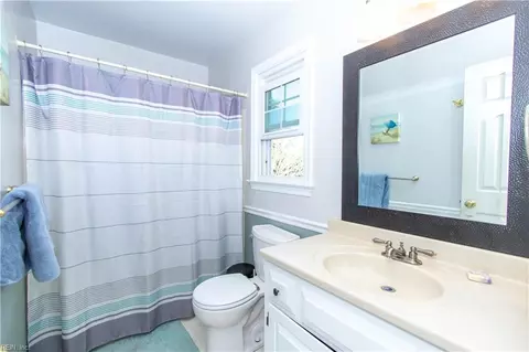 Bath - 328 Lakeland Dr, Hampton, VA 23669 photo 4 of 4