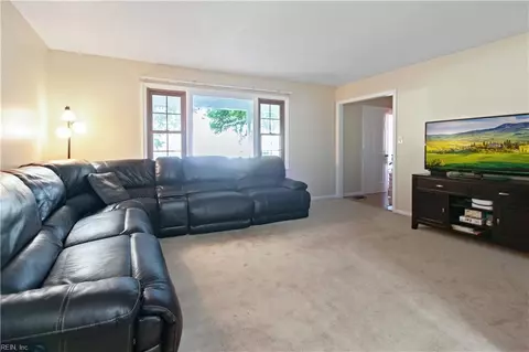 Living - 328 Lakeland Dr, Hampton, VA 23669 photo 2 of 3