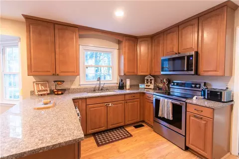 Kitchen - 328 Lakeland Dr, Hampton, VA 23669 photo 2 of 5